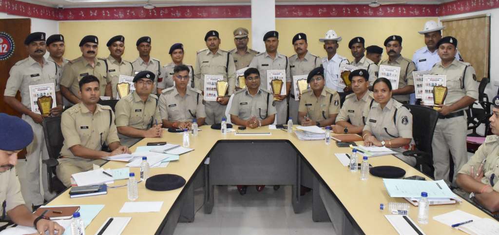 छत्तीसगढ़: उत्कृष्ट कार्य करने वाले 12 पुलिस अधिकारी-कर्मचारी बने कॉप ऑफ द मंथ