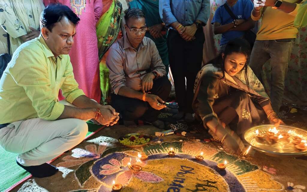 कलेक्टर ने पीएम आवास योजना के हितग्राहियों के घर से की दीपोत्सव की शुरुआत