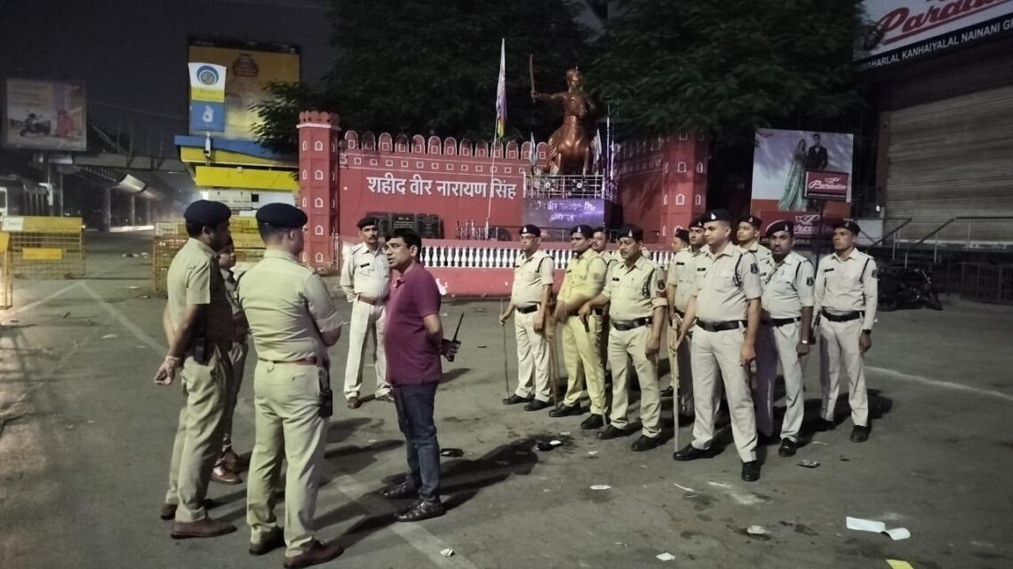 रायपुर पुलिस अधीक्षक निकले बाईक पर रात्रि गश्त पॉइंट चेक करने, लापरवाही पर कई पुलिस कर्मियों को नोटिस और कई को प्रशंसा पत्र जारी किया… डायल 112 का रिस्पांस समय किया चेक