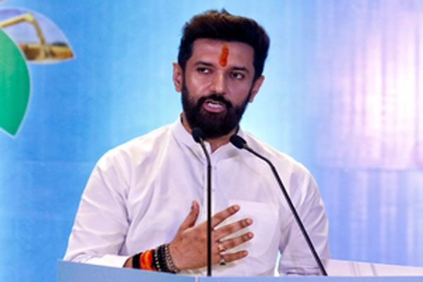 कांग्रेस और उनके साथियों को संविधान पर बोलने का कोई अधिकार नहीं : चिराग पासवान