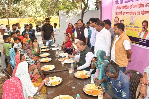 भाटापारा में शहीद वीरनारायण सिंह श्रम अन्न योजना का हुआ शुभांरभ भाटापारा में शहीद वीरनारायण सिंह श्रम अन्न योजना का हुआ शुभांरभ