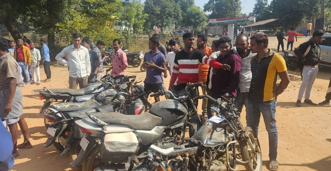 कोरबा: 13 लाख 74 हजार में हुई 237 वाहनों की नीलामी कोरबा: 13 लाख 74 हजार में हुई 237 वाहनों की नीलामी
