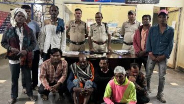 जुआ खेलने वाले 10 आरोपियो को पुलिस ने किया गिरफ़्तार, नगदी रकम 7500 ₹ किया गया जप्त