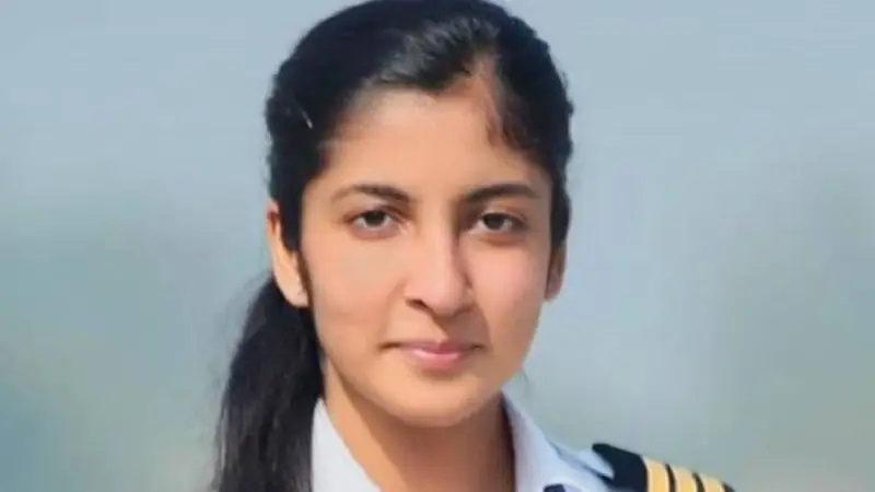 एयर इंडिया की महिला पायलट ने की आत्महत्या, बॉयफ्रेंड अरेस्ट… एयर इंडिया की महिला पायलट ने की आत्महत्या, बॉयफ्रेंड अरेस्ट…