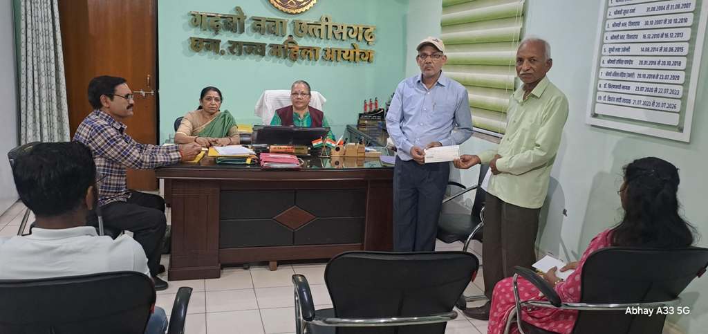 आयोग के निर्देश पर बुआ के साथ ठगी करने वाला भतीजा और बैंक मैनेजर गिरफ्तार,दिलाई 20 लाख की क्षतिपूर्ति आयोग के निर्देश पर बुआ के साथ ठगी करने वाला भतीजा और बैंक मैनेजर गिरफ्तार,दिलाई 20 लाख की क्षतिपूर्ति