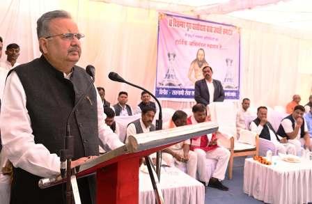 गुरू घासीदास बाबा के संदेश एवं विचार मार्गदर्शक व प्रेरक : डॉ. रमन सिंह गुरू घासीदास बाबा के संदेश एवं विचार मार्गदर्शक व प्रेरक : डॉ. रमन सिंह