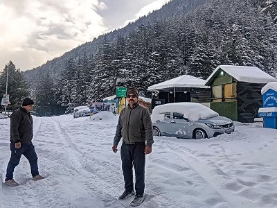 हिमाचल-उत्तराखंड समेत 3 राज्यों में बर्फबारी जारी, 5 राज्यों में शीतलहर का अलर्ट हिमाचल-उत्तराखंड समेत 3 राज्यों में बर्फबारी जारी, 5 राज्यों में शीतलहर का अलर्ट