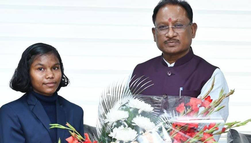 राष्ट्रीय जूडो खिलाड़ी हेमबती ने मुख्यमंत्री से कहा ओलंपिक में मेडल लेकर आना मेरा सपना राष्ट्रीय जूडो खिलाड़ी हेमबती ने मुख्यमंत्री से कहा ओलंपिक में मेडल लेकर आना मेरा सपना
