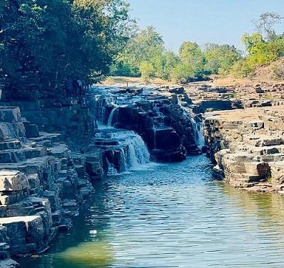 पर्यटकों के लिए आकर्षण का केंद्र बना दुड़मा वाटरफॉल