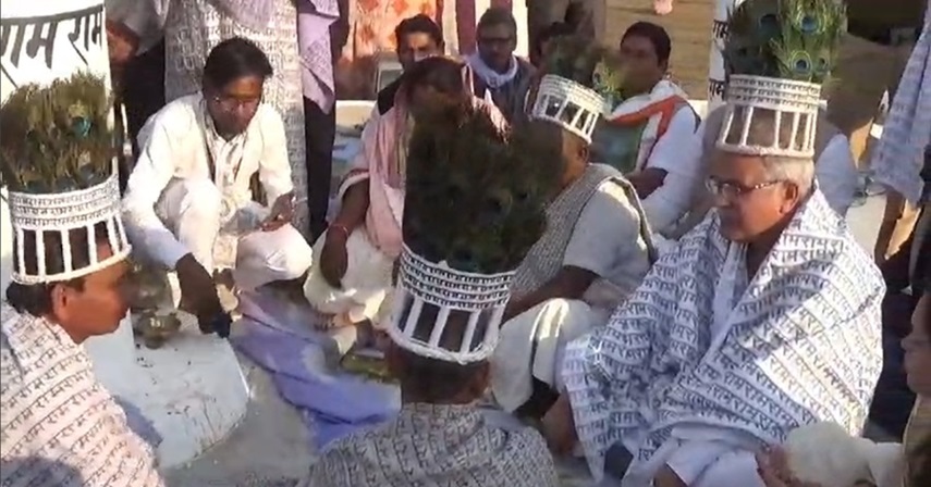 तीन दिवसीय रामनामी बड़े भजन मेला में शामिल हुये पूर्व मुख्यमंत्री भूपेश तीन दिवसीय रामनामी बड़े भजन मेला में शामिल हुये पूर्व मुख्यमंत्री भूपेश