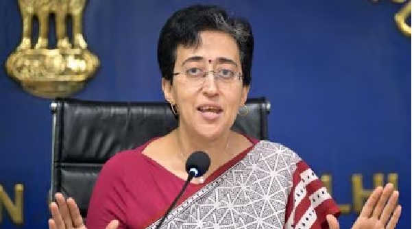सीएम आतिशी के खिलाफ एफआईआर सीएम आतिशी के खिलाफ एफआईआर