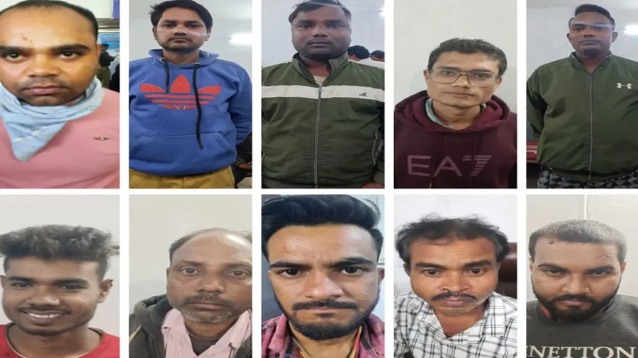 ढाबा-होटलों में देर रात तक परोसी जा रही थी शराब, पुलिस ने मारा छापा… ढाबा-होटलों में देर रात तक परोसी जा रही थी शराब, पुलिस ने मारा छापा…