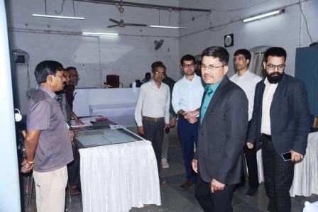 कलेक्टर ने नामांकन की तैयारी का लिया जायज़ा, जिला कार्यालय में बढ़ रही लोगों की चहल-पहल कलेक्टर ने नामांकन की तैयारी का लिया जायज़ा, जिला कार्यालय में बढ़ रही लोगों की चहल-पहल