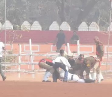 पुलिस लाइन में हादसा, फ़ाइनल रिहर्सल के दौरान घोड़े से गिरा जवान…
