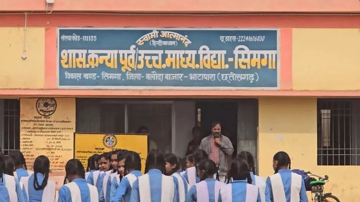 आत्मानंद स्कूल : प्राचार्य की मनमानी, प्रत्येक स्टूडेंट से वसूल रहा फीस आत्मानंद स्कूल : प्राचार्य की मनमानी, प्रत्येक स्टूडेंट से वसूल रहा फीस