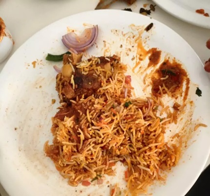 बिरयानी में कॉकरोच, ग्राहक ने न्यू अशोका बिरयानी रेस्टोरेंट से मंगाया था बिरयानी में कॉकरोच, ग्राहक ने न्यू अशोका बिरयानी रेस्टोरेंट से मंगाया था