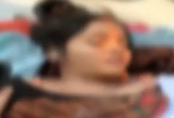 रायपुर: गला घोंटकर फंदे पर लटकाया पत्नी का शव, पति गिरफ्तार रायपुर: गला घोंटकर फंदे पर लटकाया पत्नी का शव, पति गिरफ्तार