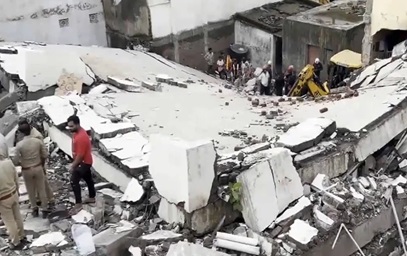 लेंटर ढहने से मलबे में दबकर दो मजदूरों की मौत, चार घायल लेंटर ढहने से मलबे में दबकर दो मजदूरों की मौत, चार घायल