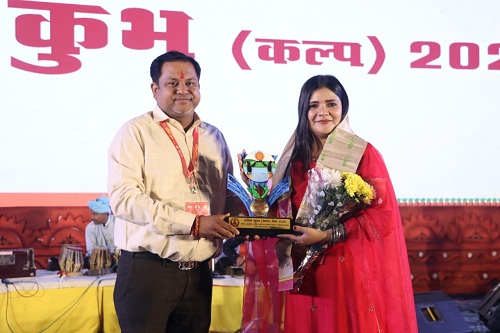 राजिम कुंभ कल्प मेला के सांस्कृतिक मंच पर प्रख्यात गायिका स्वाति मिश्रा ने बांधा समा राजिम कुंभ कल्प मेला के सांस्कृतिक मंच पर प्रख्यात गायिका स्वाति मिश्रा ने बांधा समा
