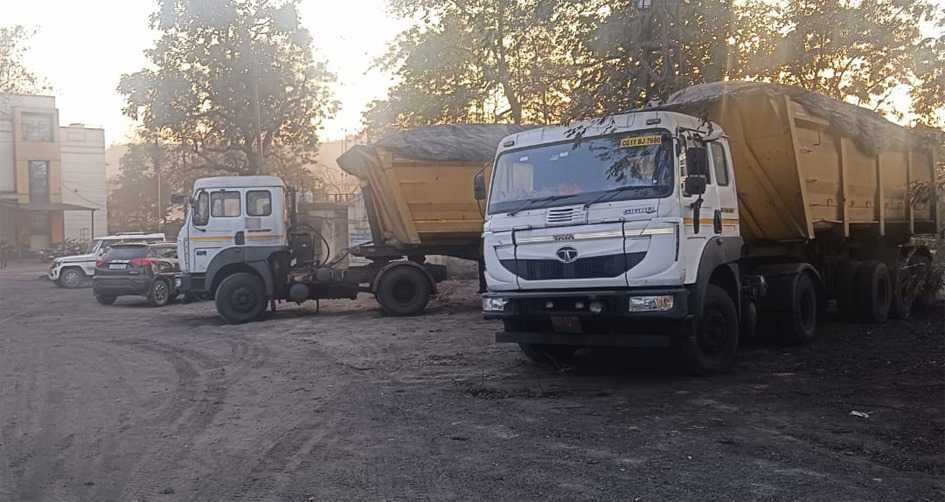 जिले में कोयला ओवरवेट के आरोप में सीआईएसएफ ने पकड़ा दो वाहन-पुलिस को सौंपा मामला जिले में कोयला ओवरवेट के आरोप में सीआईएसएफ ने पकड़ा दो वाहन-पुलिस को सौंपा मामला