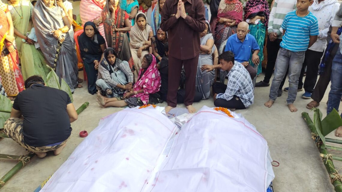 कुम्भ सड़क हादसे के मृतकों के निवास पहुंच कर उद्योग मंत्री ने दी श्रद्धांजलि, सभी 10 परिवार जनों को 1–1 लाख सहायता राशि देने का किया ऐलान कुम्भ सड़क हादसे के मृतकों के निवास पहुंच कर उद्योग मंत्री ने दी श्रद्धांजलि, सभी 10 परिवार जनों को 1–1 लाख सहायता राशि देने का किया ऐलान