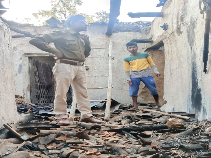 दामाद ने ससुराल में लगाई आग, सास पत्नी बच्चों को निकाला, फिर जला दिया घर दामाद ने ससुराल में लगाई आग, सास पत्नी बच्चों को निकाला, फिर जला दिया घर