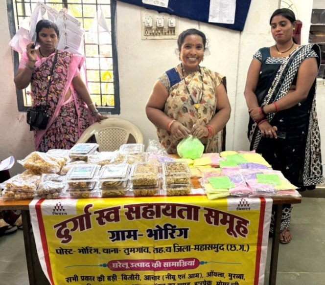 हर्बल गुलाल और घरेलू उत्पादों के माध्यम से सशक्त बनीं महिलाएं हर्बल गुलाल और घरेलू उत्पादों के माध्यम से सशक्त बनीं महिलाएं