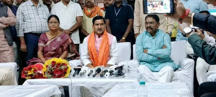 केंद्रीय शहरी विकास मंत्री तोखन साहू अल्प प्रवास पर पहुंचे कोरबा-बजट को लेकर दी अपनी प्रतिक्रिया केंद्रीय शहरी विकास मंत्री तोखन साहू अल्प प्रवास पर पहुंचे कोरबा-बजट को लेकर दी अपनी प्रतिक्रिया