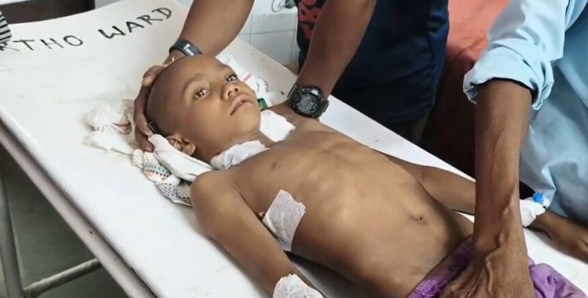 तेंदुए का कहर: 6 वर्षीय मासूम पर हमला, हालत गंभीर तेंदुए का कहर: 6 वर्षीय मासूम पर हमला, हालत गंभीर