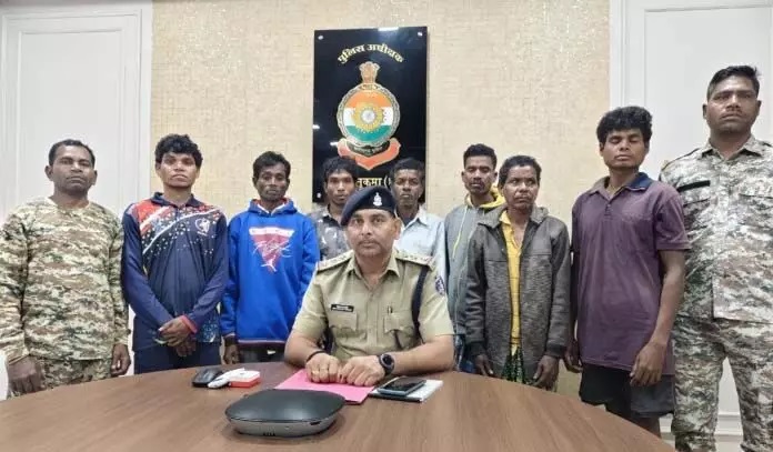 आत्मसमर्पित नक्सलियों को शिक्षा, रोजगार और वित्तीय सहायता देगी सरकार आत्मसमर्पित नक्सलियों को शिक्षा, रोजगार और वित्तीय सहायता देगी सरकार