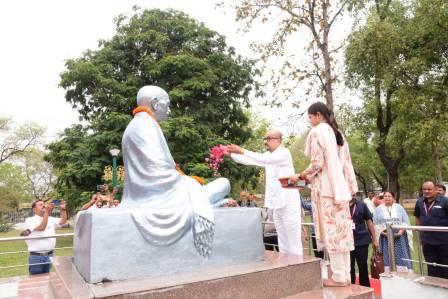 राज्यपाल रमेन डेका ने ’एक पेड़ मां के नाम’ अभियान अंतर्गत किया पौधा रोपण