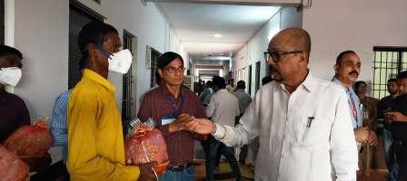 राज्यपाल ने टीबी मरीजों को वितरित किया फ़ूड बास्केट, जिले में टीबी मुक्त भारत अभियान जारी राज्यपाल ने टीबी मरीजों को वितरित किया फ़ूड बास्केट, जिले में टीबी मुक्त भारत अभियान जारी