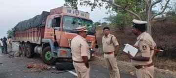 सड़क हादसा में एक ही परिवार के 5 सदस्यों की मौत