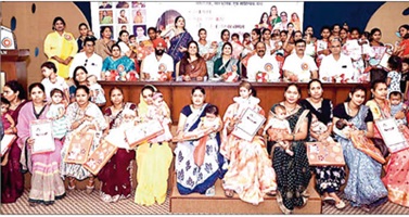 201 बेटियों के माता-पिता का नवसृजन मंच ने किया सम्मान 201 बेटियों के माता-पिता का नवसृजन मंच ने किया सम्मान