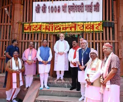 केन्द्रीय गृह मंत्री अमित शाह ने मुख्यमंत्री साय के साथ मां दंतेश्वरी की पूजा-अर्चना की केन्द्रीय गृह मंत्री अमित शाह ने मुख्यमंत्री साय के साथ मां दंतेश्वरी की पूजा-अर्चना की