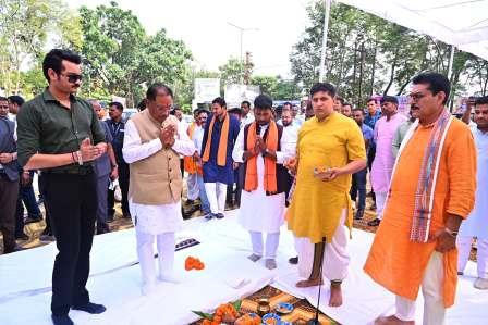 मुख्यमंत्री साय ने कुल 63 करोड़ के विभिन्न विकास कार्यों का लोकार्पण और शिलान्यास किया मुख्यमंत्री साय ने कुल 63 करोड़ के विभिन्न विकास कार्यों का लोकार्पण और शिलान्यास किया