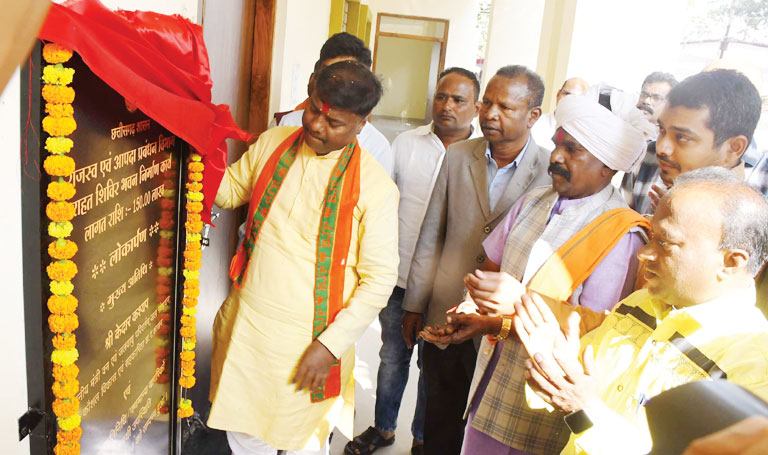 वन मंत्री केदार ने किया आठ विभिन्न निर्माण कार्यों का भूमिपूजन वन मंत्री केदार ने किया आठ विभिन्न निर्माण कार्यों का भूमिपूजन