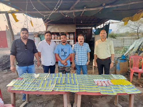 डुप्लीकेट होलोग्राम के खिलाफ आबकारी विभाग की बड़ी कार्रवाई डुप्लीकेट होलोग्राम के खिलाफ आबकारी विभाग की बड़ी कार्रवाई