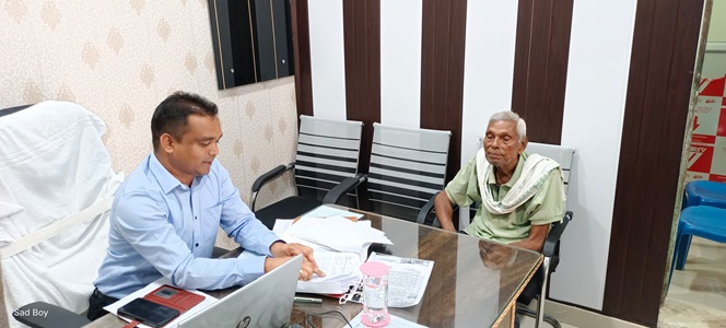 सुशासन तिहार में बुजुर्ग को मिली पेंशन की राहत सुशासन तिहार में बुजुर्ग को मिली पेंशन की राहत