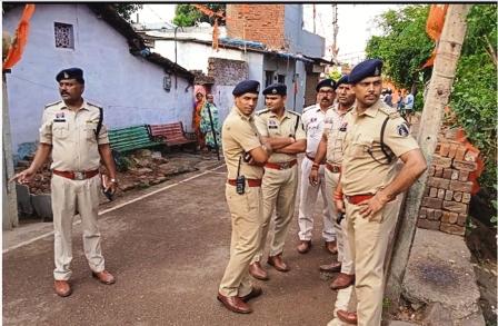पाकिस्तानी नागरिकों की पहचान करने पुलिस ने की भिलाई-दुर्ग के बस्तियों में छापामारी पाकिस्तानी नागरिकों की पहचान करने पुलिस ने की भिलाई-दुर्ग के बस्तियों में छापामारी