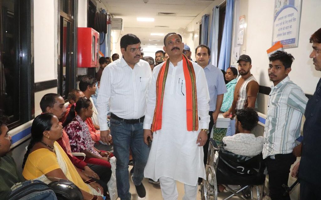 रायपुर: स्वास्थ्य मंत्री ने किया डीकेएस अस्पताल का औचक निरीक्षण रायपुर: स्वास्थ्य मंत्री ने किया डीकेएस अस्पताल का औचक निरीक्षण