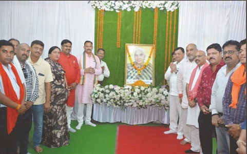 दुर्ग विधायक निवास में शोक सभा, मंत्रियों ने दी श्रद्धांजलि दुर्ग विधायक निवास में शोक सभा, मंत्रियों ने दी श्रद्धांजलि