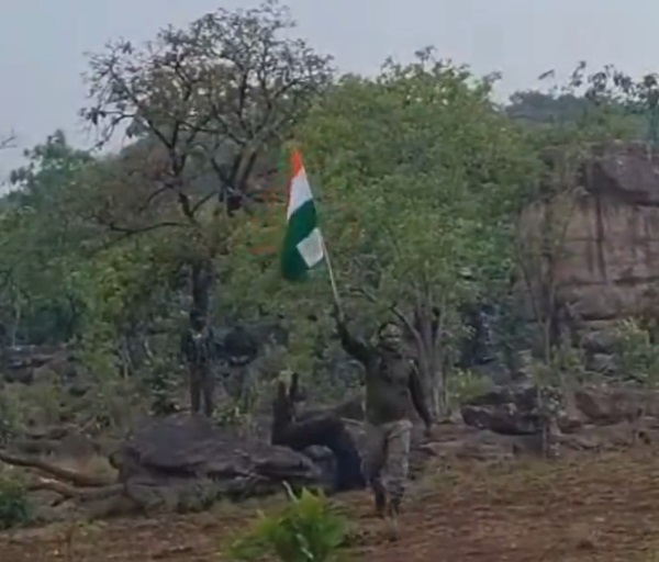 धोबे की पहाड़ियों पर जवानों का कब्जा, कर्रेगुट्टा अब सीधे निशाने पर धोबे की पहाड़ियों पर जवानों का कब्जा, कर्रेगुट्टा अब सीधे निशाने पर