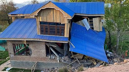 Pahalgam Attack: पहलगाम हमले के बाद सुरक्षाबलों का बड़ा एक्शन, शोपियां और कुलगाम में आतंकियों के घर आईईडी से ध्वस्त Pahalgam Attack: पहलगाम हमले के बाद सुरक्षाबलों का बड़ा एक्शन, शोपियां और कुलगाम में आतंकियों के घर आईईडी से ध्वस्त