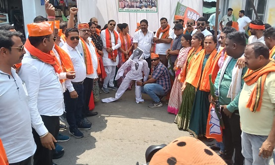 कोरबा में भाजयुमो का विशाल प्रदर्शन, कांग्रेस कार्यालय का घेराव, राहुल गांधी का पुतला दहन कोरबा में भाजयुमो का विशाल प्रदर्शन, कांग्रेस कार्यालय का घेराव, राहुल गांधी का पुतला दहन