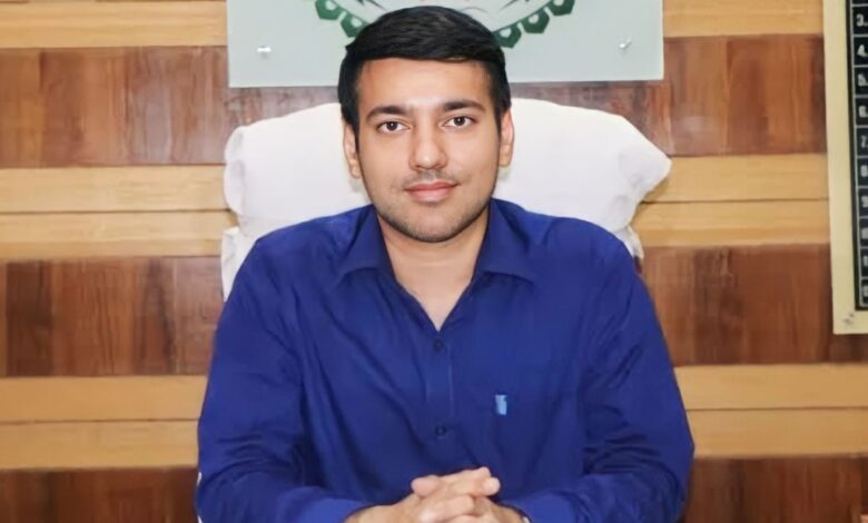 कलेक्टर आकाश छिकारा ने बाल-विवाह मुक्त जांजगीर-चांपा बनाने हेतु जनप्रतिनिधि, स्वयंसेवी संगठन और आमजनों से की अपील कलेक्टर आकाश छिकारा ने बाल-विवाह मुक्त जांजगीर-चांपा बनाने हेतु जनप्रतिनिधि, स्वयंसेवी संगठन और आमजनों से की अपील