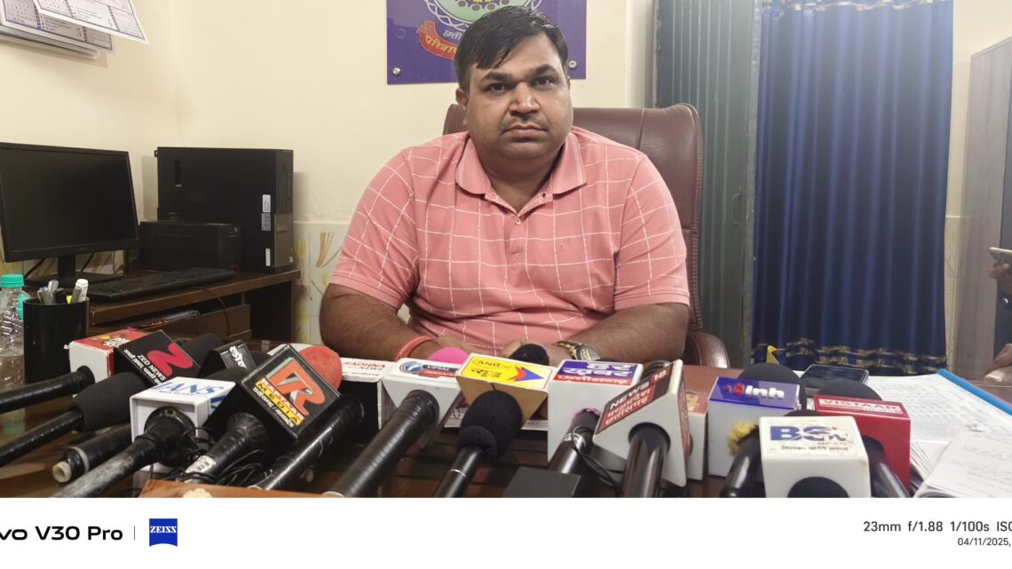 मुंगेली पुलिस अधीक्षक भोजराम पटेल (भा.पु.से.) के द्वारा षड़यंत्रपूर्वक एवं डरा-धमकाकर जमीन रजिस्ट्री एवं पैसे की वसूली करने वाले फरार आरोपियों के विरूद्ध ईनाम की घोषणा