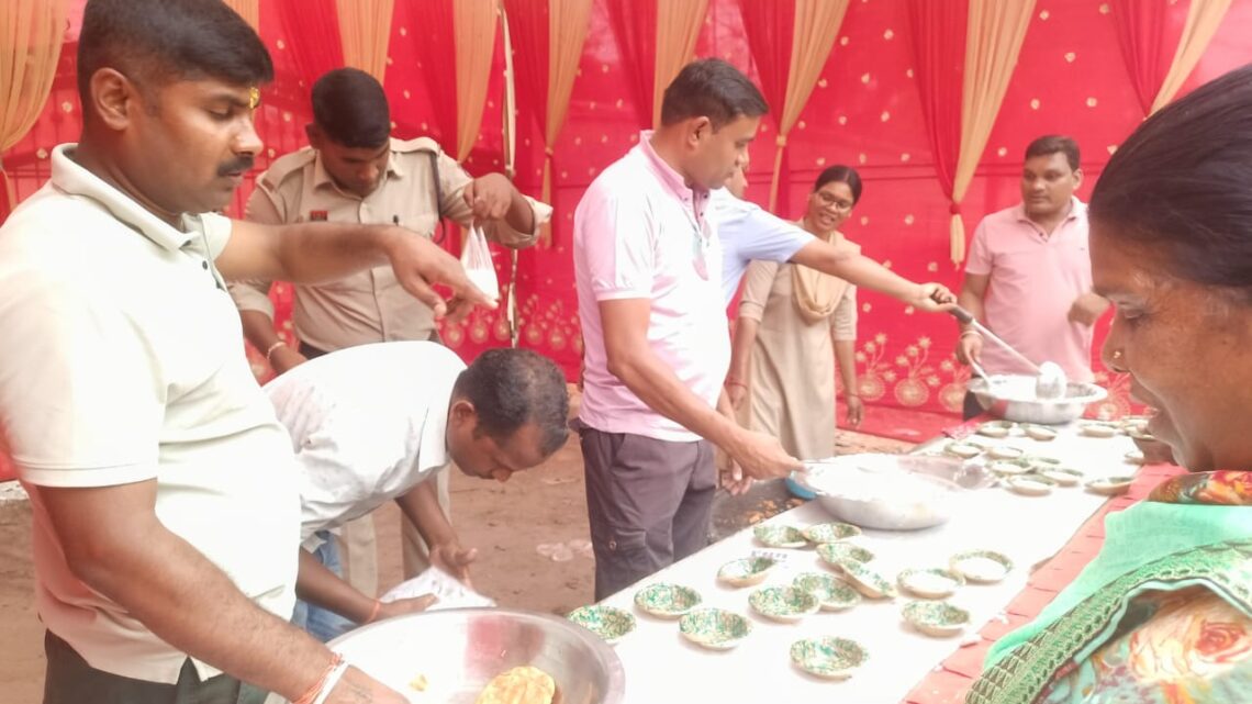 कोरबा: पुलिस लाइन बालको में हनुमान जन्मोत्सव पर भव्य भंडारे का हुआ भक्तिमय आयोजन कोरबा: पुलिस लाइन बालको में हनुमान जन्मोत्सव पर भव्य भंडारे का हुआ भक्तिमय आयोजन