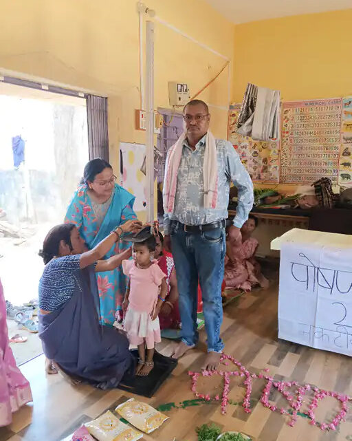 पोषण अभियान अंतर्गत बच्चों की ऊंचाई और वजन का हुआ सत्यापन पोषण अभियान अंतर्गत बच्चों की ऊंचाई और वजन का हुआ सत्यापन