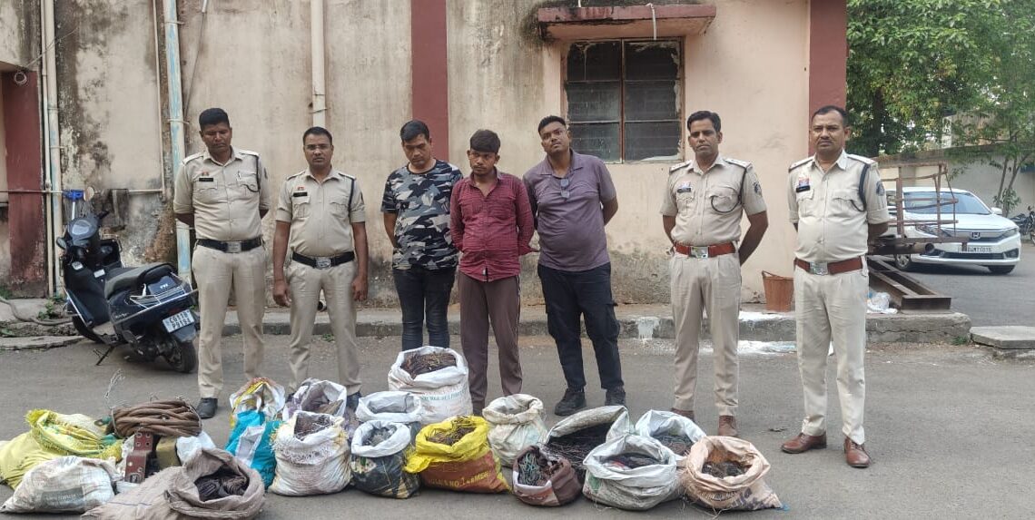 कोरबा: जिले की दर्री क्षेत्र पुलिस ने एक बड़ी कार्यवाही करते हुए अवैध कबाड़ किया दस्तयाब-तीन कथित आरोपी गिरफ्तार कोरबा: जिले की दर्री क्षेत्र पुलिस ने एक बड़ी कार्यवाही करते हुए अवैध कबाड़ किया दस्तयाब-तीन कथित आरोपी गिरफ्तार